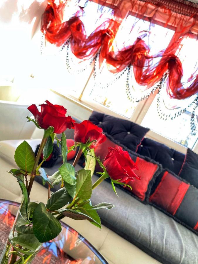 Luxury Red Apartment By Marta ラドム エクステリア 写真