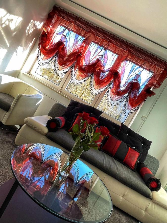 Luxury Red Apartment By Marta ラドム エクステリア 写真